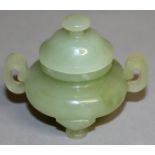 A SMALL CHINESE JADE KORO AND COVER. 2.5ins high.