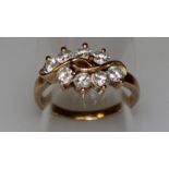 A GOOD DIAMOND EIGHT STONE OVAL CLUSTER RING set in yellow gold.