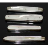 FOUR MOTHER-OF-PEARL BACKED FRUIT KNIVES.