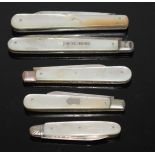 FIVE SILVER BLADED MOTHER-OF-PEARL FRUIT KNIVES.