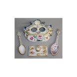 A KPM PORCELAIN INK BLOTTER, A FAIENCE INKSTAND AND TWO SPOONS.