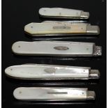 FIVE SILVER BLADED MOTHER-OF-PEARL FRUIT KNIVES.