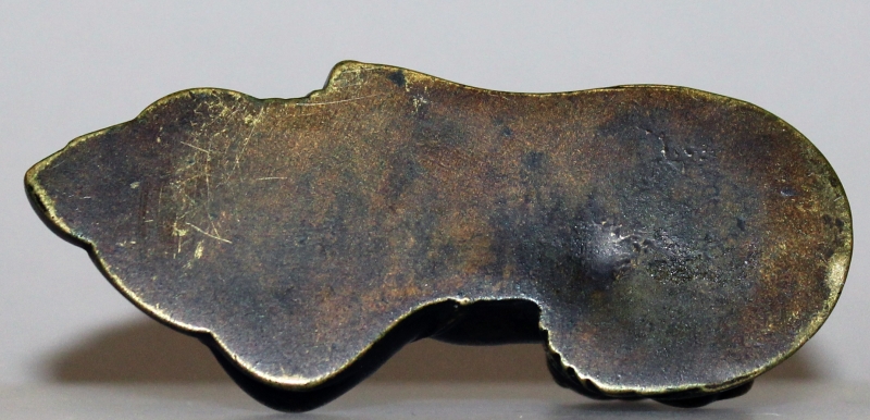 A 17TH CENTURY CHINESE BRONZE WATERDROPPER, cast in the form of a reclining sage, 3.75in wide & 1. - Image 3 of 4