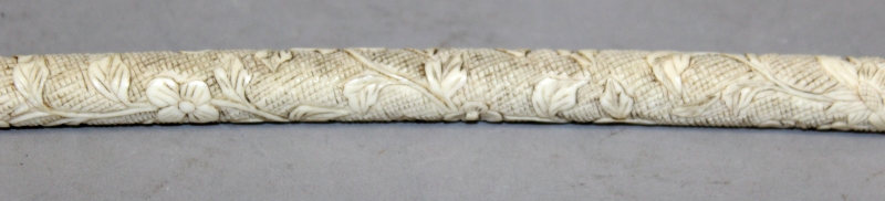 A 19TH/20TH CENTURY CHINESE CARVED IVORY STICK, decorated in low relief with scrolling foliage, 11. - Image 7 of 8