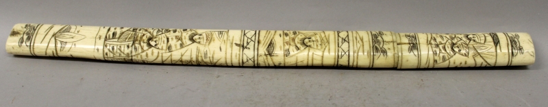 AN EARLY 20TH CENTURY JAPANESE BONE IVORY TANTO, with steel blade and carved figural decoration,