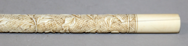 A 19TH/20TH CENTURY CHINESE CARVED IVORY STICK, decorated in low relief with scrolling foliage, 11. - Image 3 of 8