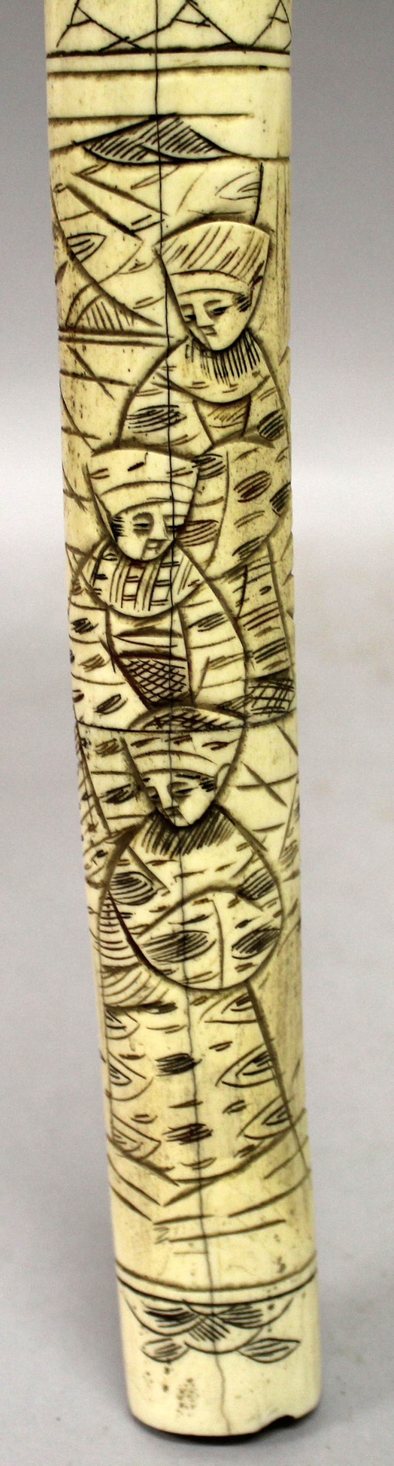 AN EARLY 20TH CENTURY JAPANESE BONE IVORY TANTO, with steel blade and carved figural decoration, - Image 8 of 10