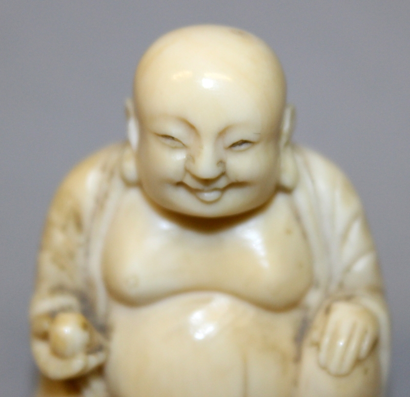 A SMALL 19TH CENTURY CHINESE CARVED IVORY FIGURE OF BUDAI, seated with cheerful expression, 1.75in - Image 5 of 6