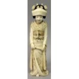 A GOOD QUALITY EARLY 20TH CENTURY SIGNED JAPANESE IVORY CARVING OF A STANDING BIJIN, the base with a