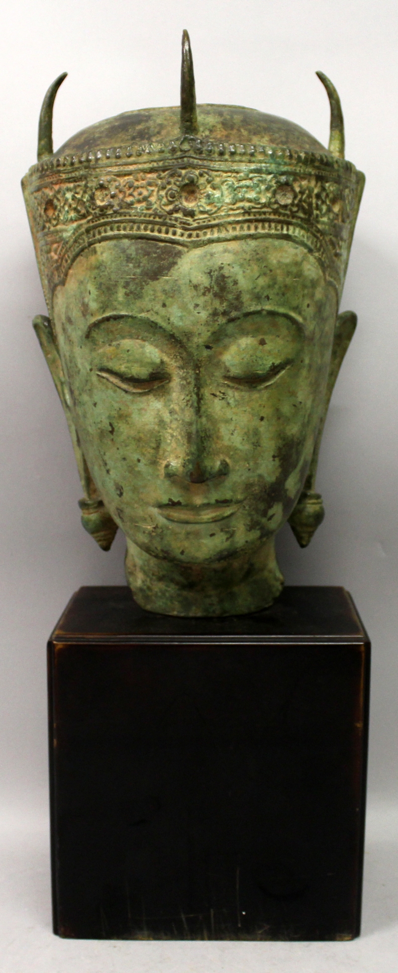 A GOOD LARGE THAI BRONZE HEAD OF AMITAYUS BUDDHA, mounted on a rectangular wood plinth, the whole