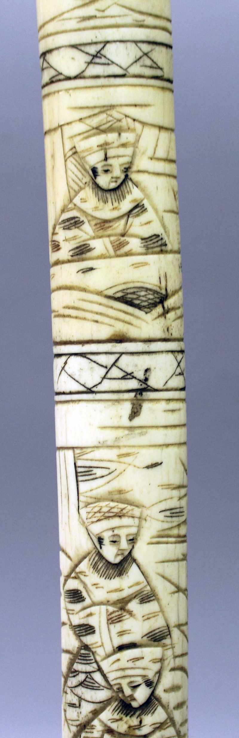AN EARLY 20TH CENTURY JAPANESE BONE IVORY TANTO, with steel blade and carved figural decoration, - Image 4 of 10