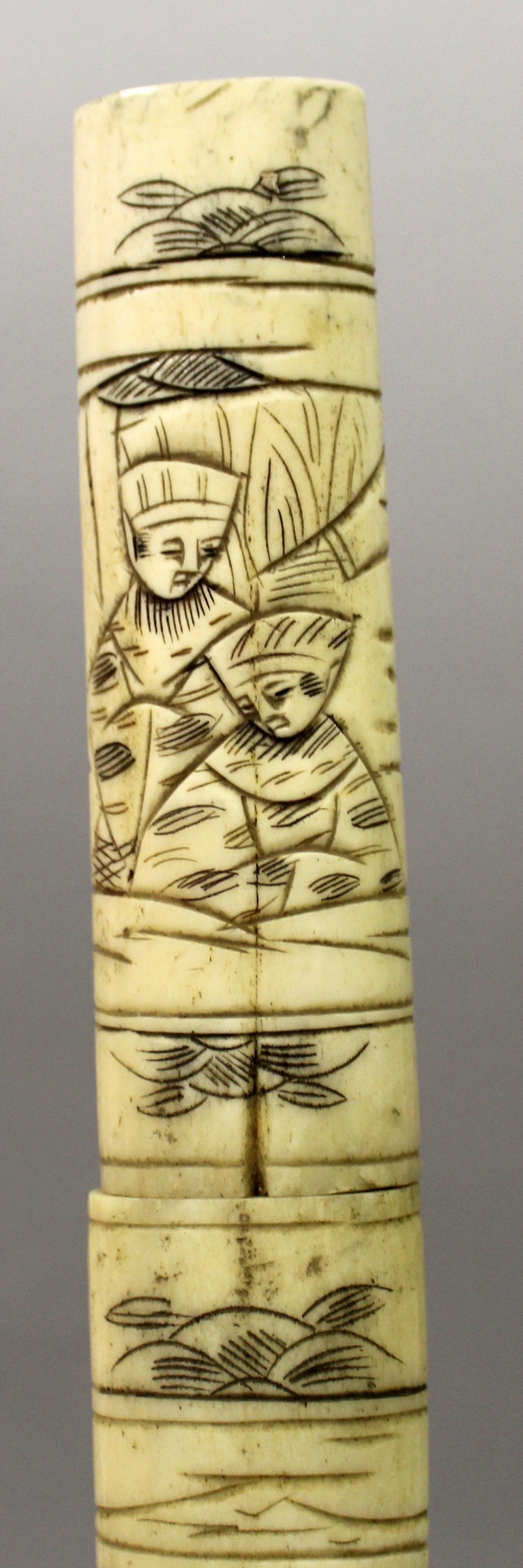 AN EARLY 20TH CENTURY JAPANESE BONE IVORY TANTO, with steel blade and carved figural decoration, - Image 2 of 10