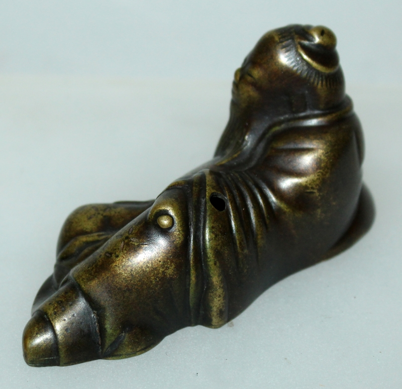 A 17TH CENTURY CHINESE BRONZE WATERDROPPER, cast in the form of a reclining sage, 3.75in wide & 1. - Image 2 of 4