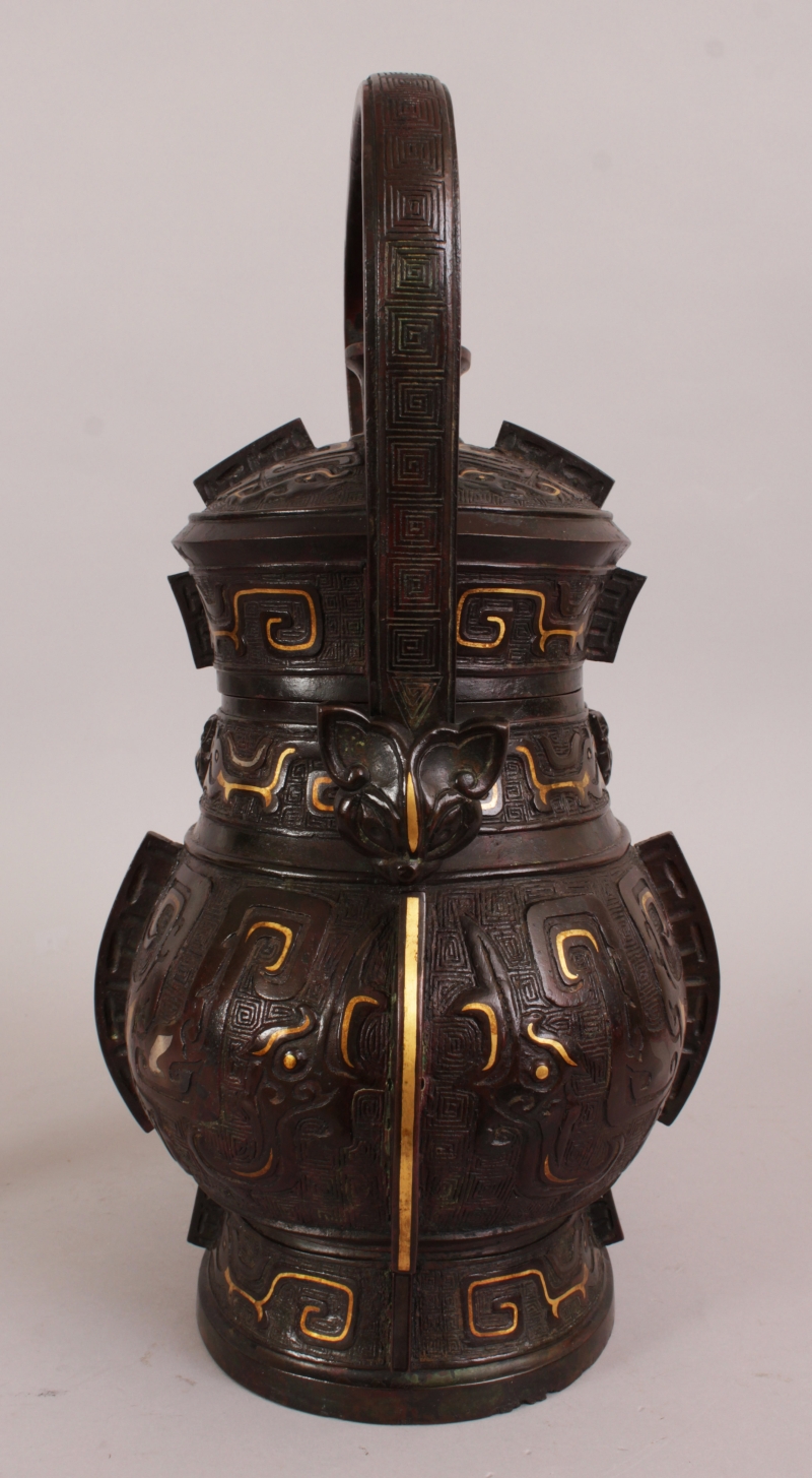 A FINE QUALITY & RARE CHINESE MING DYNASTY INLAID BRONZE YOU VASE & COVER, after an early Western - Image 4 of 10