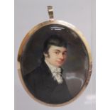 AN EARLY 19TH CENTURY OVAL MINIATURE OF A YOUNG MAN, with white cravat, the reverse with plaited