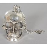 A NOVELTY SILVER SKULL SNUFF BOX.