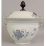 A LARGE 17TH CENTURY JAPANESE ARITA BLUE & WHITE PORCELAIN BOWL & COVER, each piece painted with