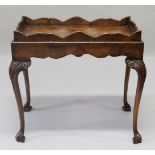 A GEORGE II DESIGN WALNUT TRAY TABLE, 20TH CENTURY, with lift off twin handled tray on a stand