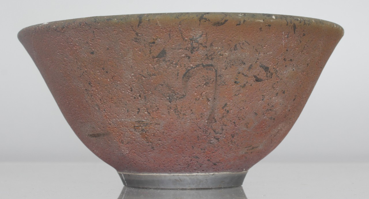 A CIRCULAR BROWN POTTERY BOWL. Impressed Script Mark. 6.5ins diameter. - Image 2 of 4