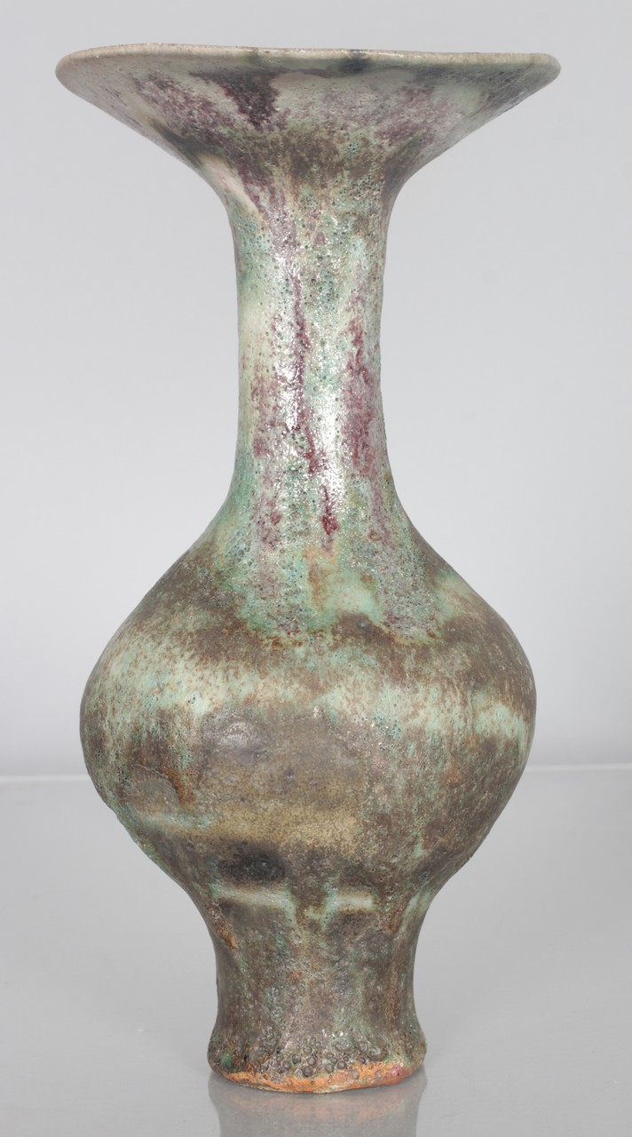 DAME LUCIE RIE (1902-1995) AUSTRIAN A SPECKLED POTTERY VASE with flared lip and volcanic glaze. - Image 3 of 7
