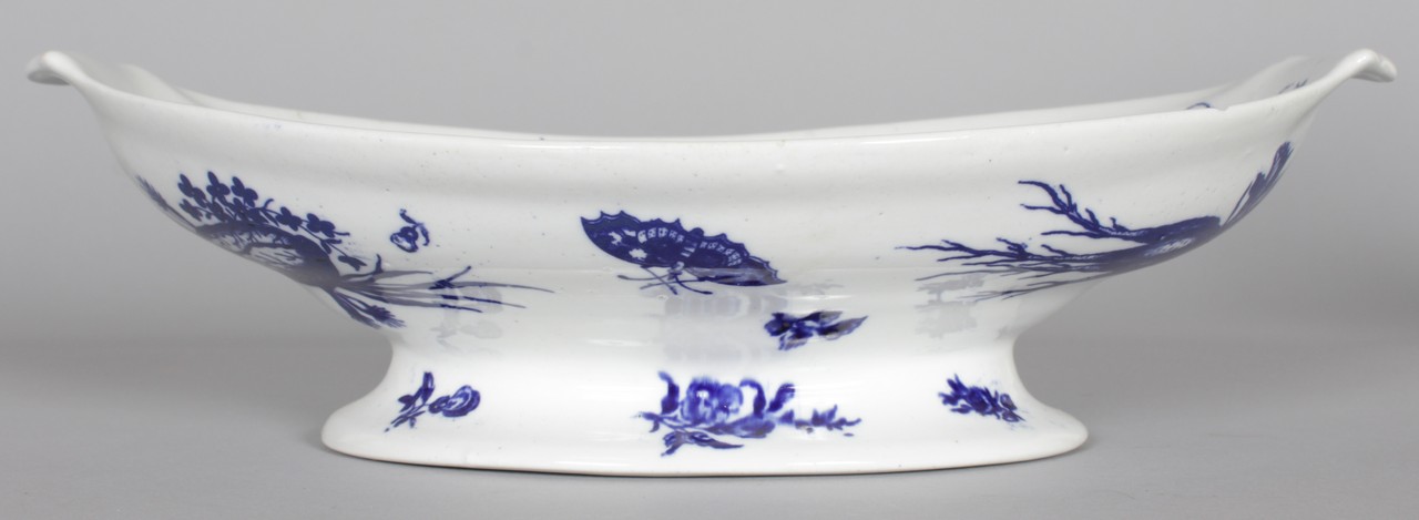 A LATE 18TH / EARLY 19TH CENTURY CAUGHLEY COALPORT FINE PEDESTAL DISH printed with the pine cone