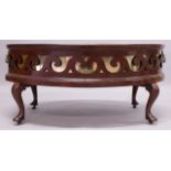 A GOOD GEORGE III DESIGN MAHOGANY OVAL WINE COOLER, with copper lined interior, pierced sides with