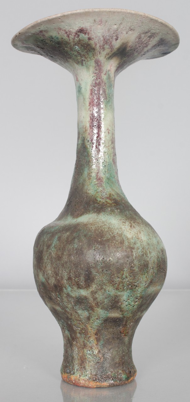 DAME LUCIE RIE (1902-1995) AUSTRIAN A SPECKLED POTTERY VASE with flared lip and volcanic glaze. - Image 4 of 7