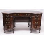 A VERY GOOD MAHOGANY KIDNEY SHAPE DESK, early 20th Century, with gilt tooled black leather writing