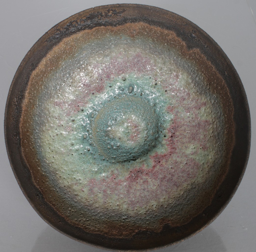 DAME LUCIE RIE (1902-1995) AUSTRIAN A FOOTED CIRCULAR BOWL with volcanic glaze. Impressed Mark. 8. - Image 4 of 5