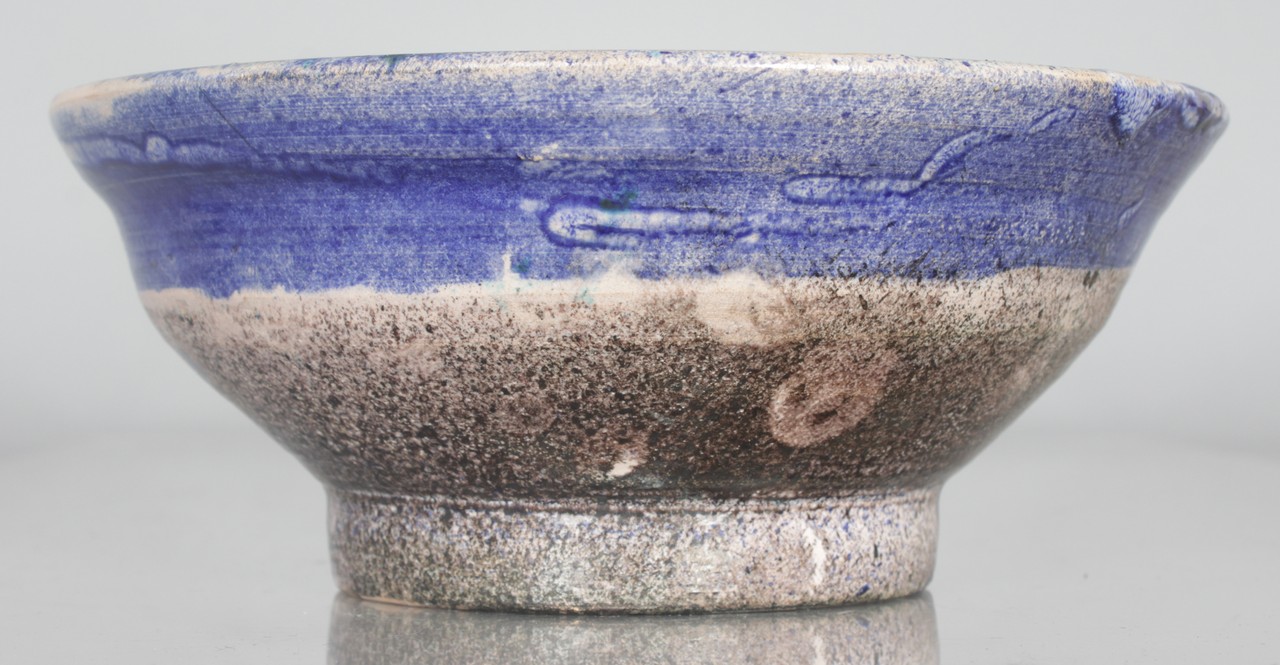 QUENTIN BELL POTTERY, FULHAM (1910-1996) A CIRCULAR POTTERY BOWL with a dancing figure on a blue - Image 2 of 3