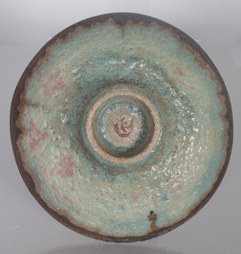 DAME LUCIE RIE (1902-1995) AUSTRIAN A FOOTED CIRCULAR BOWL with volcanic glaze. Impressed Mark. 8. - Image 5 of 5