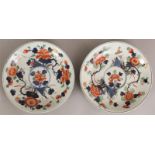 A PAIR OF CHINESE KANGXI PERIOD FAMILLE VERTE-IMARI PORCELAIN SAUCER DISHES, each painted with