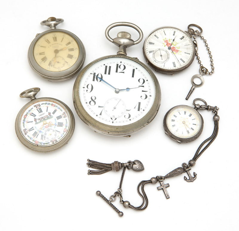 1105  A group of 5 pocket watches The first: A large pocket watch, white dial with Arabic