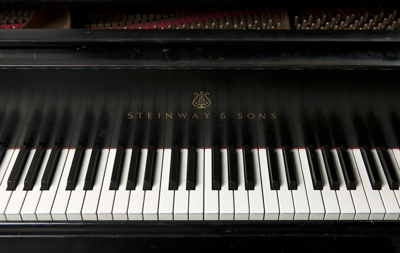 Steinway & Sons model M ebonized baby grand piano - Image 5 of 13