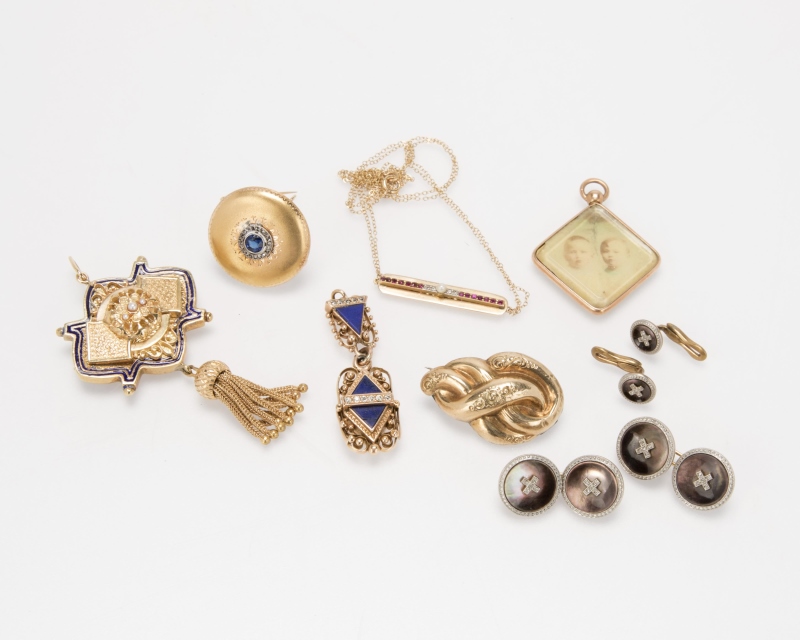 A group of seven antique jewelry items