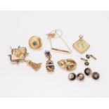 A group of seven antique jewelry items