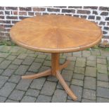 Pedestal table