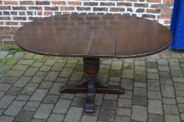 Oak draw leaf table