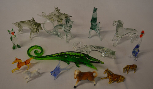 Glass animal figures (af)