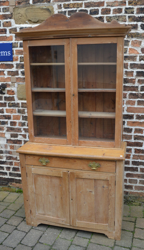 Pine display bookcase