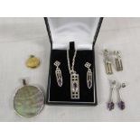 Assorted silver jewellery & small 9ct go