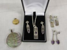 Assorted silver jewellery & small 9ct go