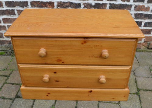 Modern pine chest of drawers