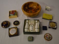 Various compacts, Royal Worcester pot, o