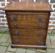 Small oak chest of drawers