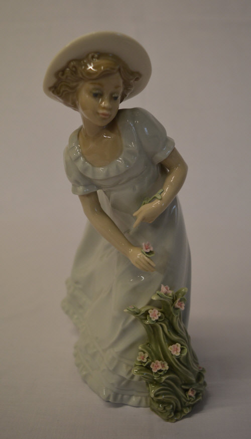 Nadal figure of a girl picking flowers