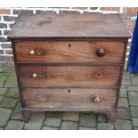 Georgian mahogany chest of drawers with