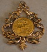 1913 sovereign in a 9ct gold ornate moun