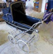 1970's Silver cross pram with tray (af)