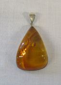 Large amber pendant H 7.5 cm L 4.5 cm